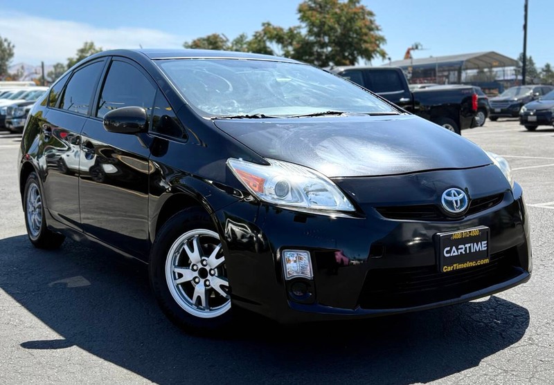 Toyota Prius Vehicle Full-screen Gallery Image 03
