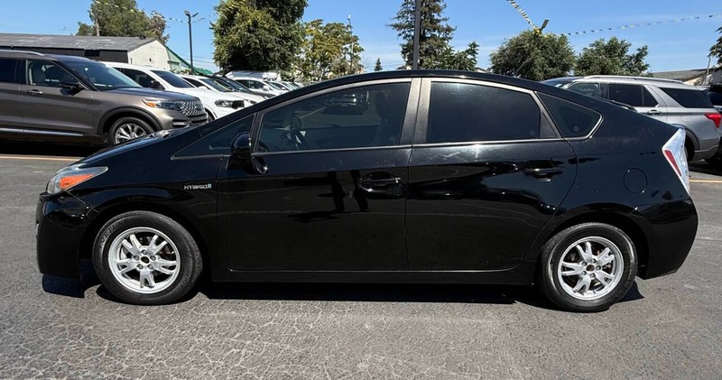 Toyota Prius Vehicle Full-screen Gallery Image 04
