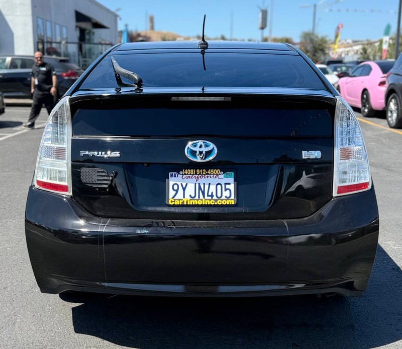 Toyota Prius Vehicle Full-screen Gallery Image 07