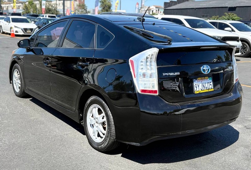 Toyota Prius Vehicle Full-screen Gallery Image 08