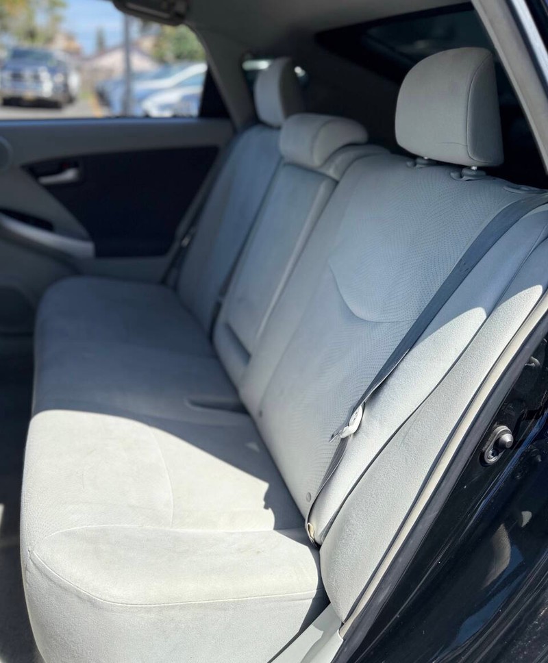 Toyota Prius Vehicle Full-screen Gallery Image 15