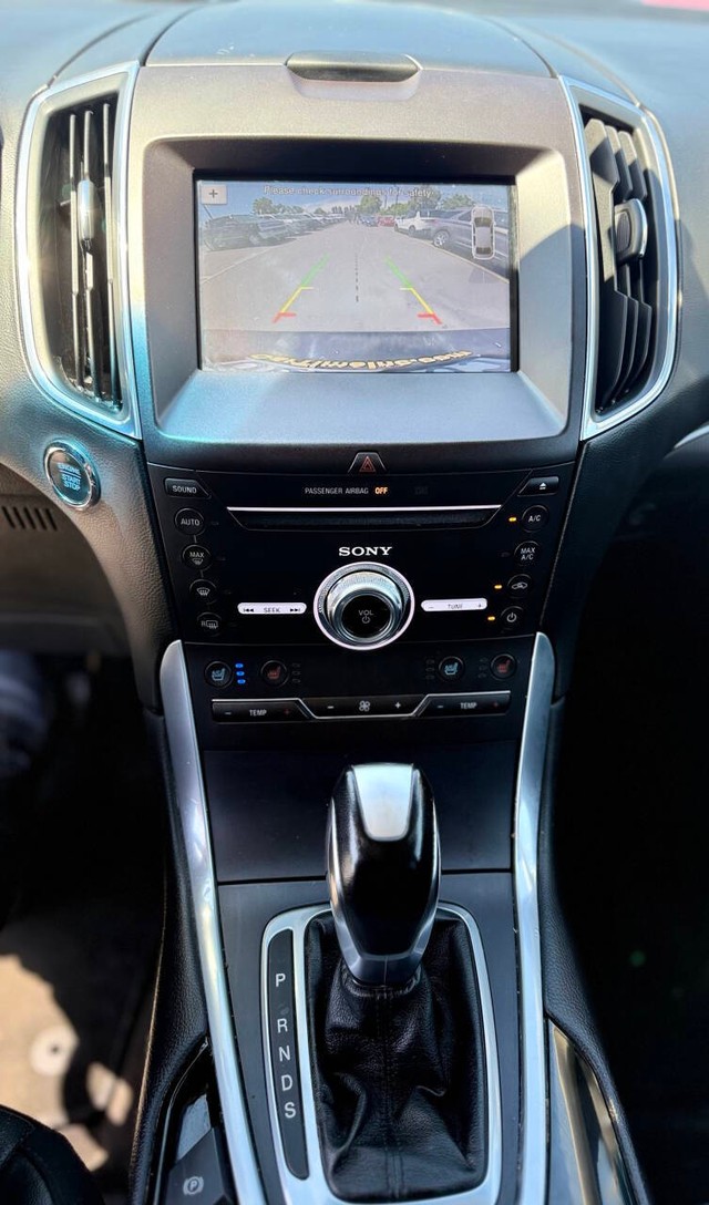 Ford Edge Vehicle Full-screen Gallery Image 11
