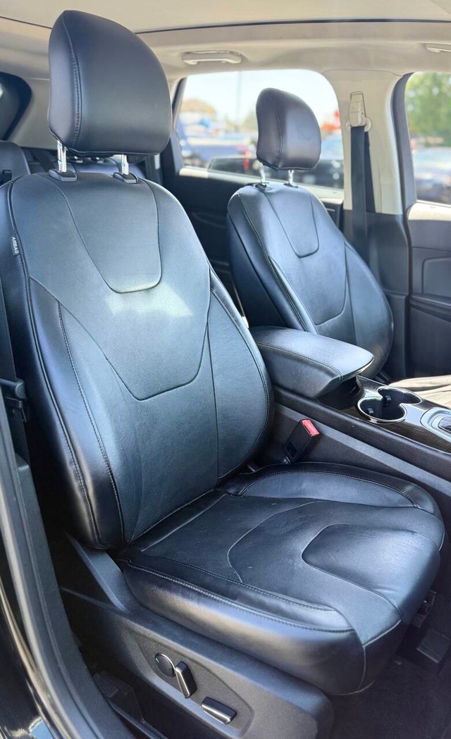 Ford Edge Vehicle Full-screen Gallery Image 13