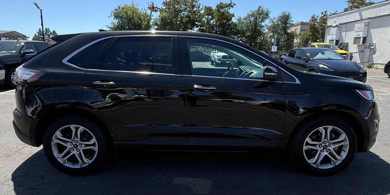 Ford Edge Vehicle Full-screen Gallery Image 05