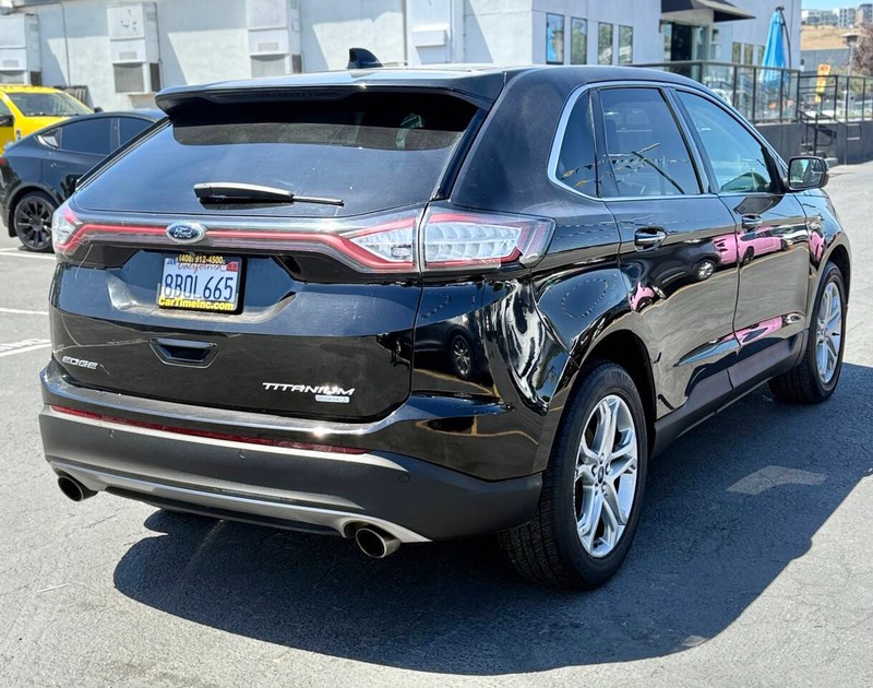 Ford Edge Vehicle Full-screen Gallery Image 06