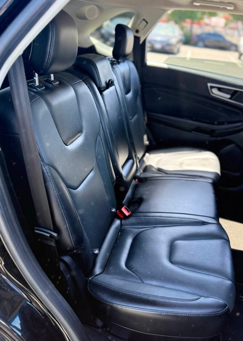 Ford Edge Vehicle Full-screen Gallery Image 14