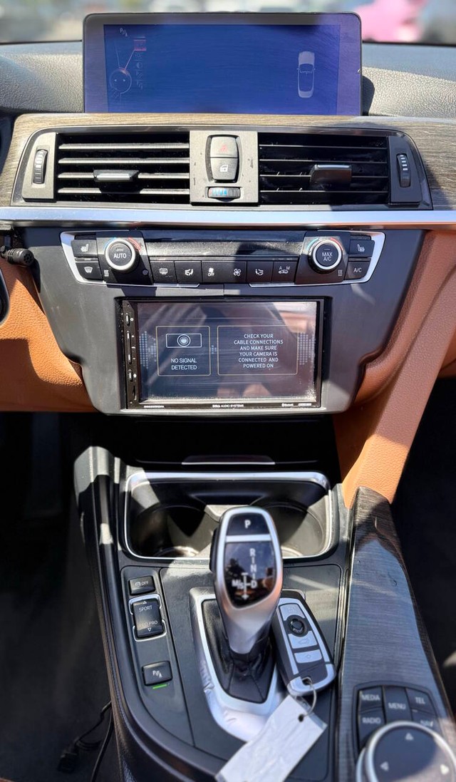 BMW 4 Series Vehicle Full-screen Gallery Image 13