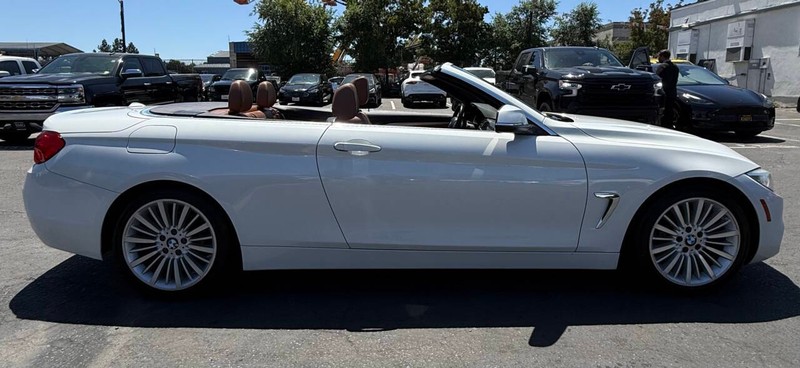 BMW 4 Series Vehicle Full-screen Gallery Image 05