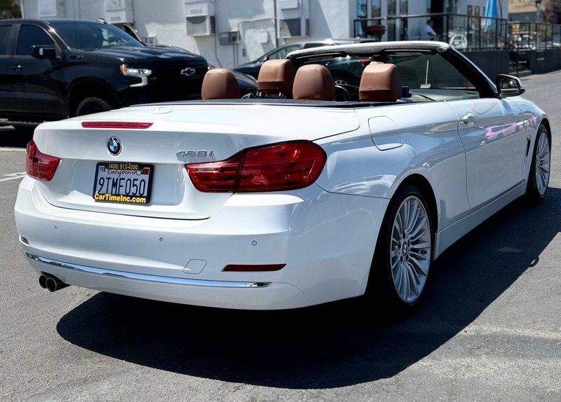 BMW 4 Series Vehicle Full-screen Gallery Image 06