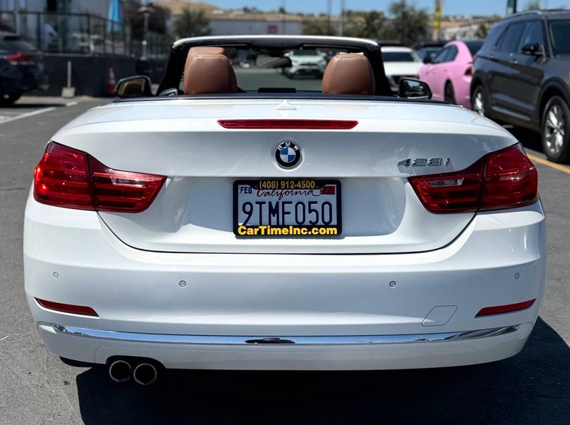 BMW 4 Series Vehicle Full-screen Gallery Image 07