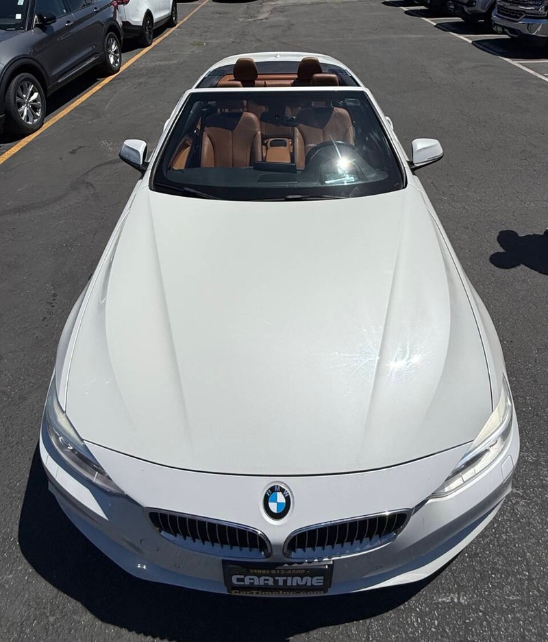 BMW 4 Series Vehicle Full-screen Gallery Image 09