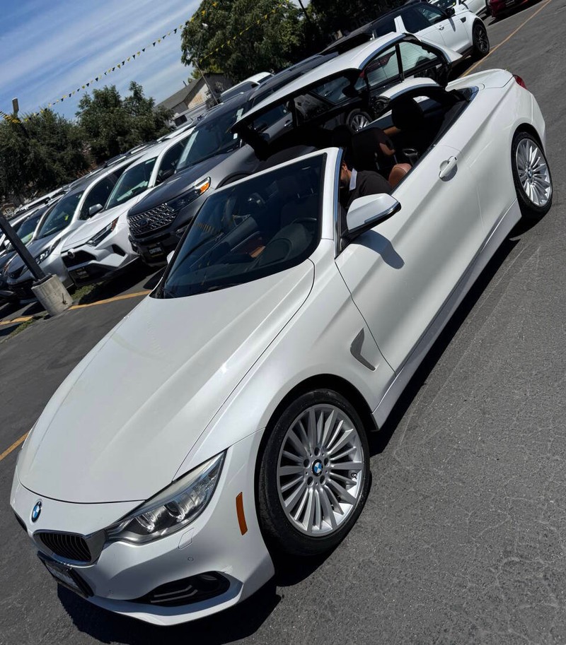 BMW 4 Series Vehicle Full-screen Gallery Image 10