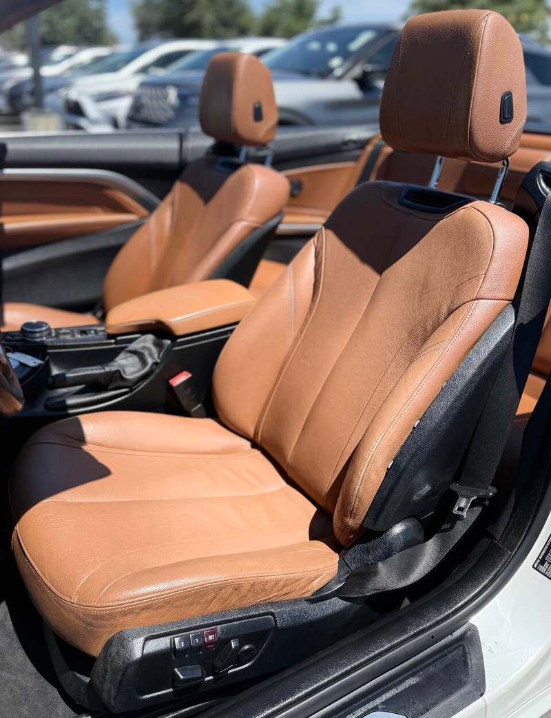 BMW 4 Series Vehicle Full-screen Gallery Image 14
