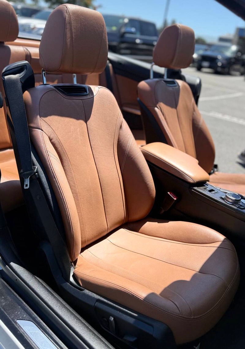 BMW 4 Series Vehicle Full-screen Gallery Image 15