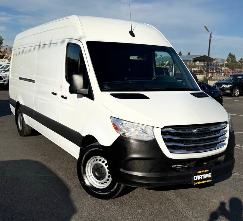Freightliner Sprinter Vehicle Full-screen Gallery Image 03
