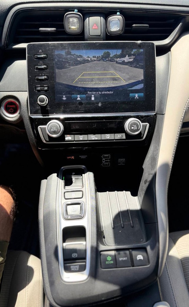 Honda Insight Vehicle Full-screen Gallery Image 11