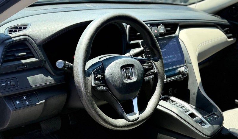 Honda Insight Vehicle Full-screen Gallery Image 09