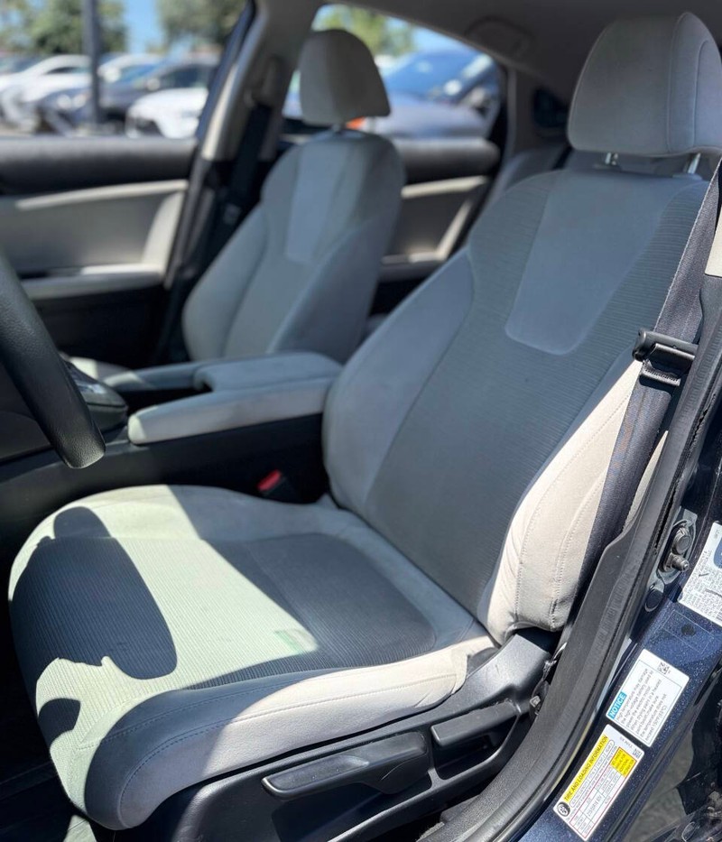Honda Insight Vehicle Full-screen Gallery Image 12