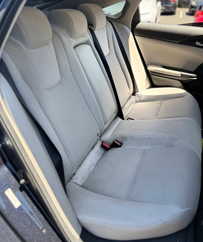 Honda Insight Vehicle Full-screen Gallery Image 14