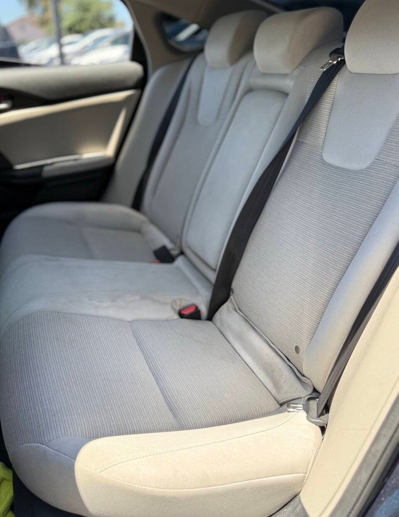 Honda Insight Vehicle Full-screen Gallery Image 15