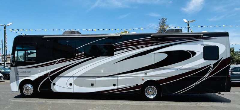 Ford Motorhome Chassis Vehicle Full-screen Gallery Image 02