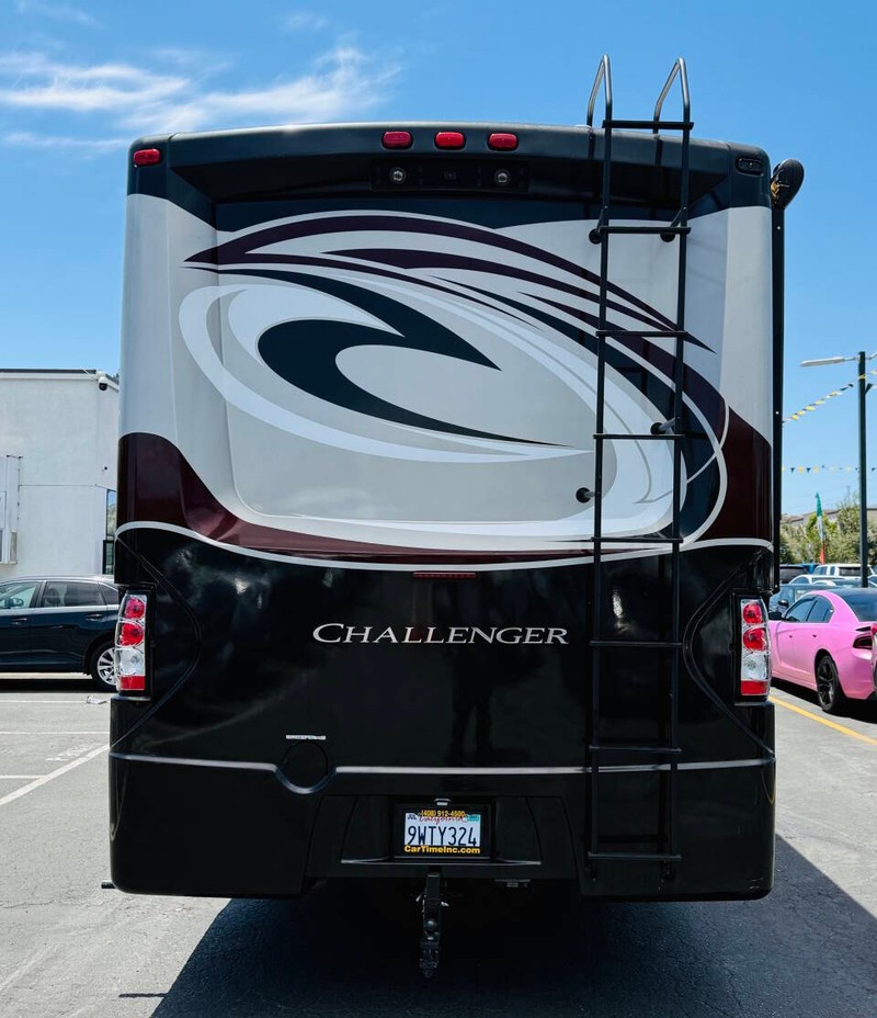 Ford Motorhome Chassis Vehicle Full-screen Gallery Image 04