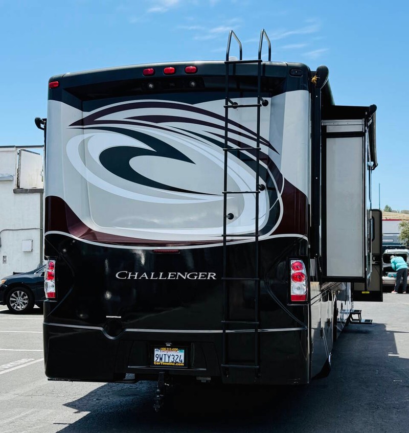 Ford Motorhome Chassis Vehicle Full-screen Gallery Image 08