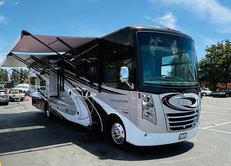 Ford Motorhome Chassis Vehicle Full-screen Gallery Image 10