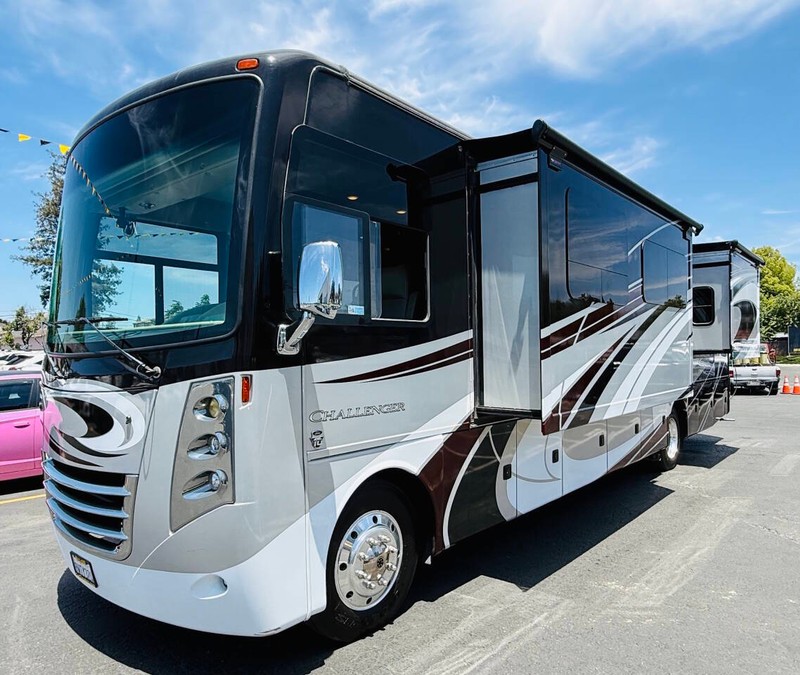 Ford Motorhome Chassis Vehicle Full-screen Gallery Image 14