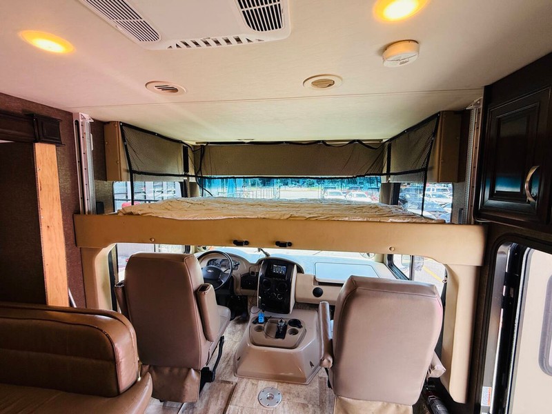 Ford Motorhome Chassis Vehicle Full-screen Gallery Image 19