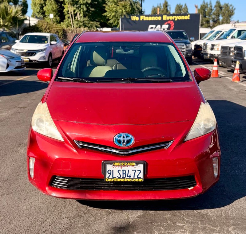 Toyota Prius v Vehicle Full-screen Gallery Image 03