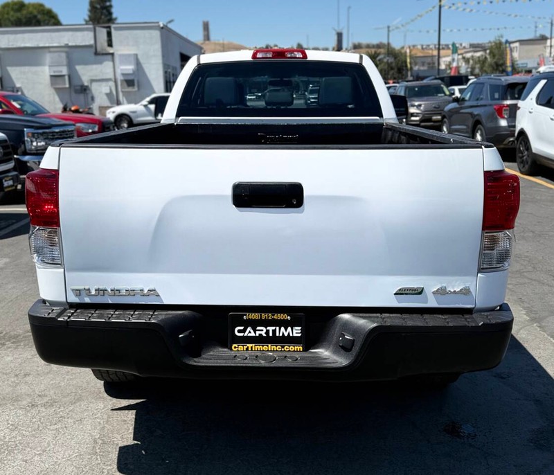 Toyota Tundra 4WD Vehicle Full-screen Gallery Image 05