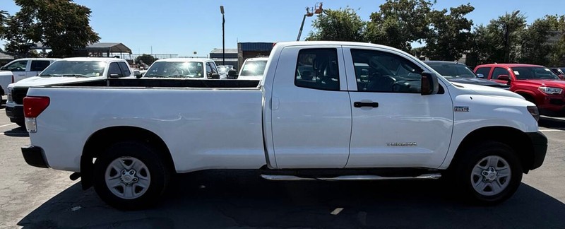 Toyota Tundra 4WD Vehicle Full-screen Gallery Image 12