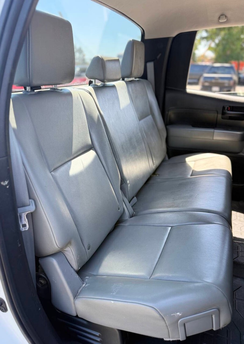 Toyota Tundra 4WD Vehicle Full-screen Gallery Image 14