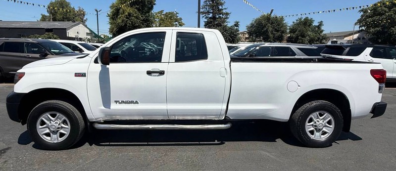Toyota Tundra 4WD Vehicle Full-screen Gallery Image 16