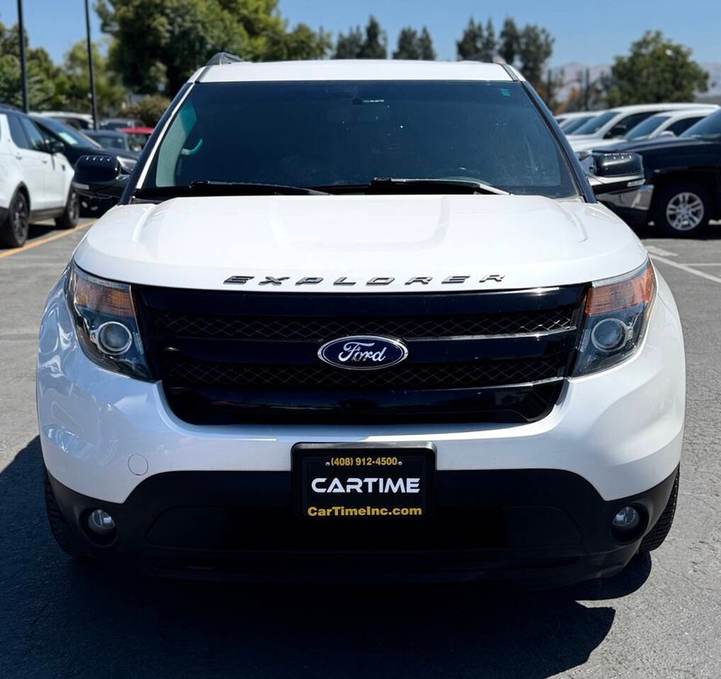 Ford Explorer Vehicle Full-screen Gallery Image 02