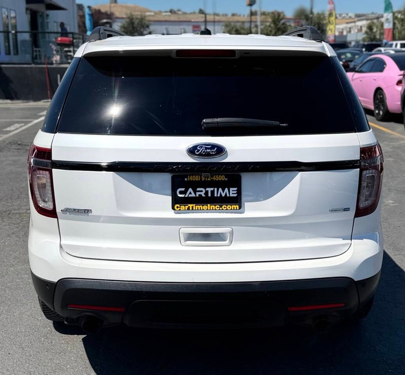 Ford Explorer Vehicle Full-screen Gallery Image 05