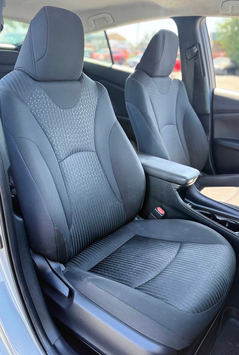 Toyota Prius Vehicle Full-screen Gallery Image 13