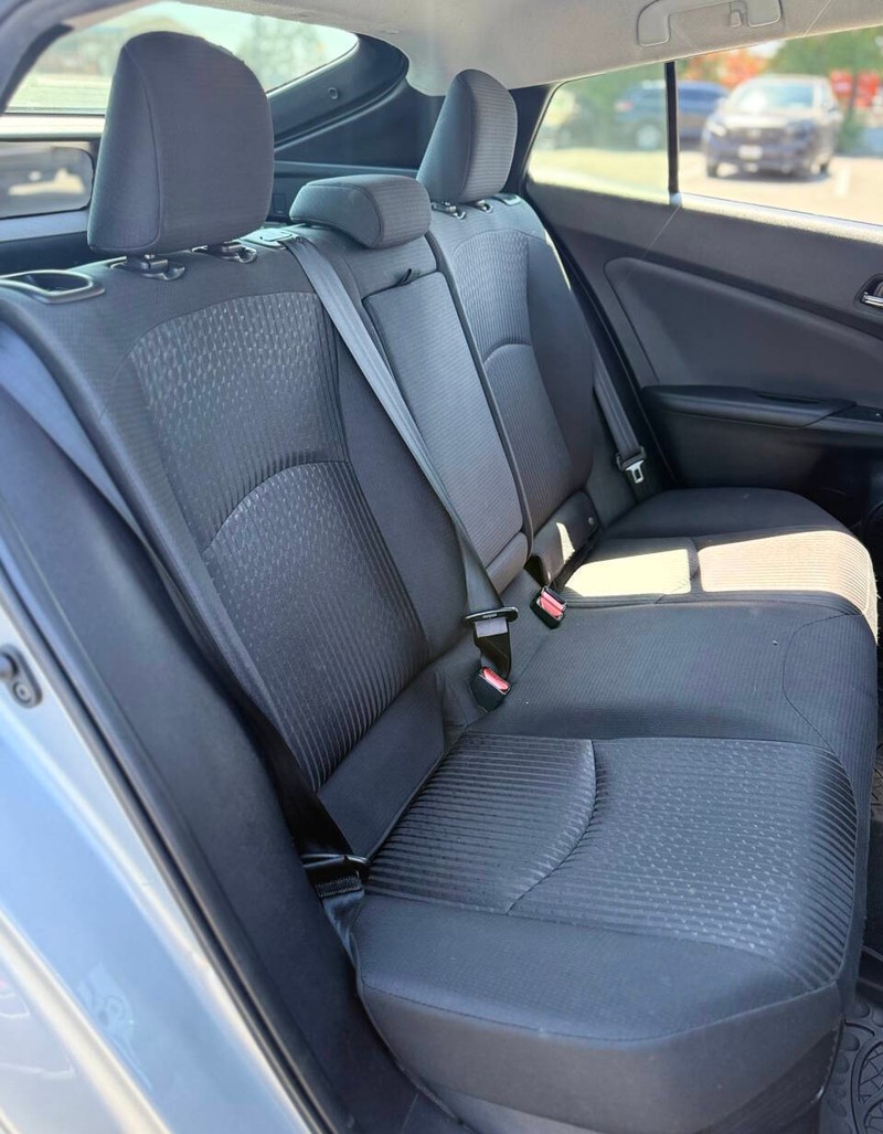 Toyota Prius Vehicle Full-screen Gallery Image 14