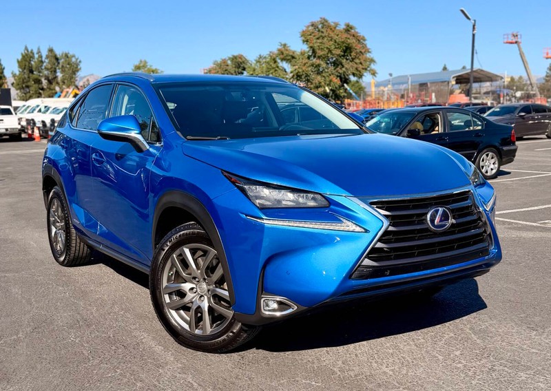 Lexus NX 300h Vehicle Full-screen Gallery Image 02