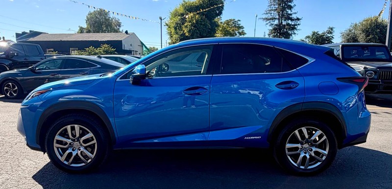 Lexus NX 300h Vehicle Full-screen Gallery Image 03
