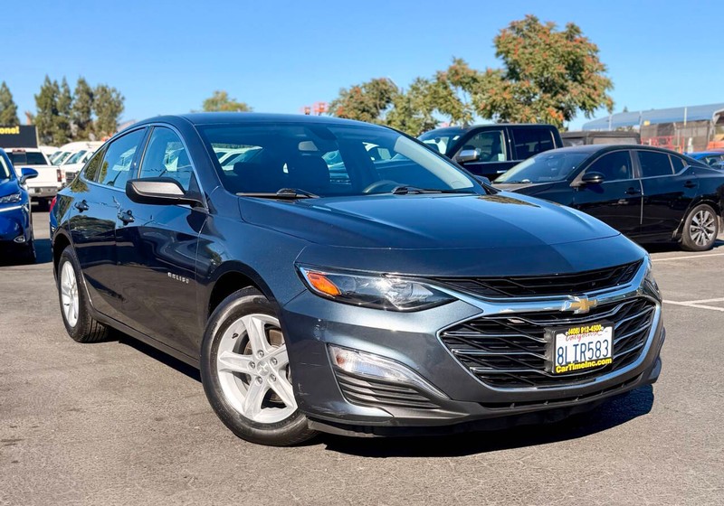 Chevrolet Malibu Vehicle Full-screen Gallery Image 02