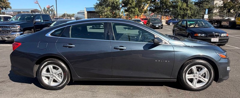 Chevrolet Malibu Vehicle Full-screen Gallery Image 05