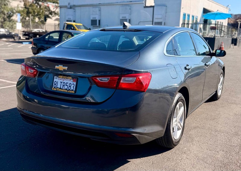 Chevrolet Malibu Vehicle Full-screen Gallery Image 08