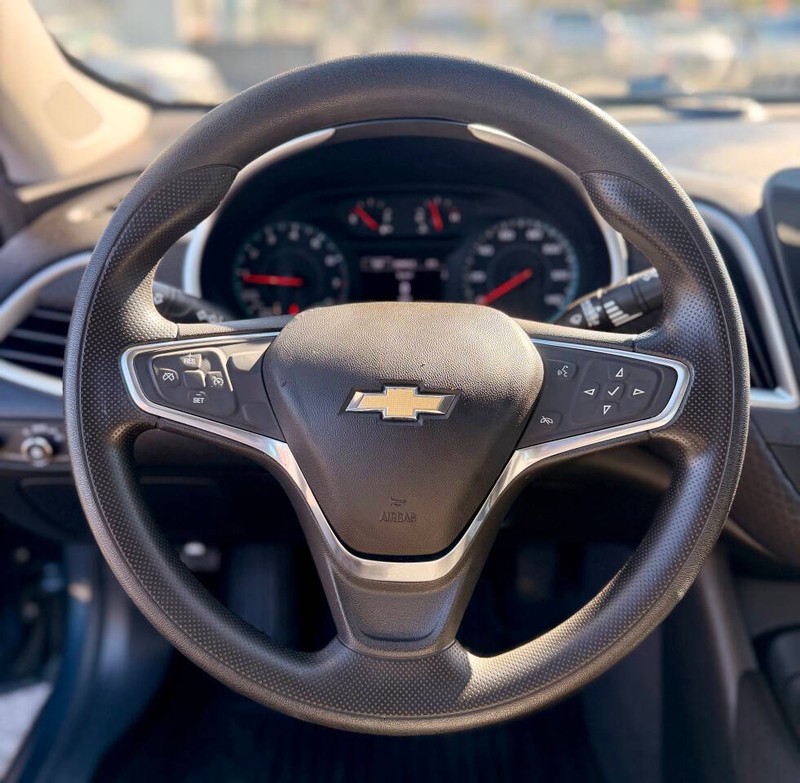 Chevrolet Malibu Vehicle Full-screen Gallery Image 09