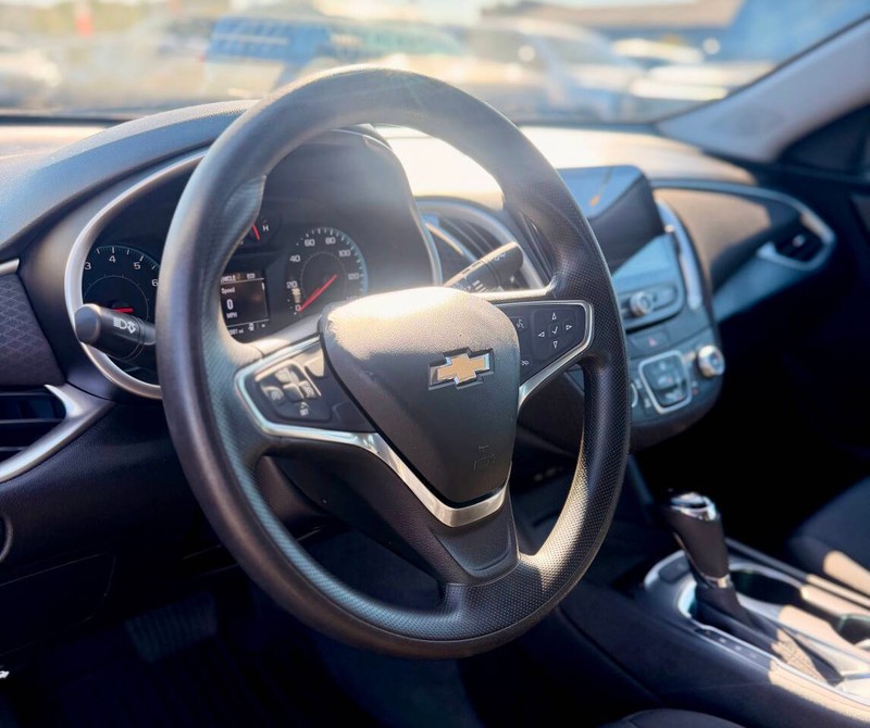 Chevrolet Malibu Vehicle Full-screen Gallery Image 10