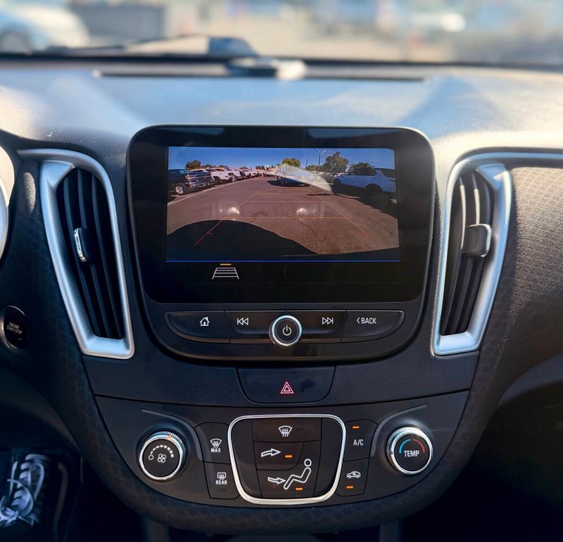 Chevrolet Malibu Vehicle Full-screen Gallery Image 11