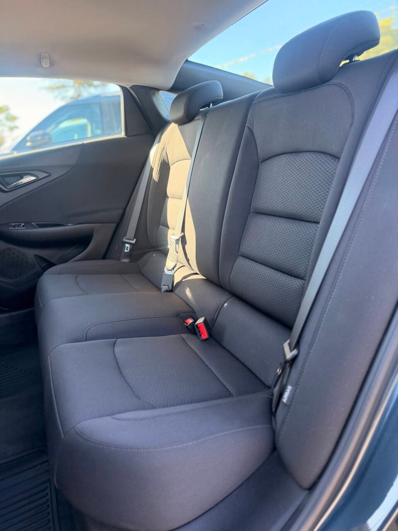 Chevrolet Malibu Vehicle Full-screen Gallery Image 13