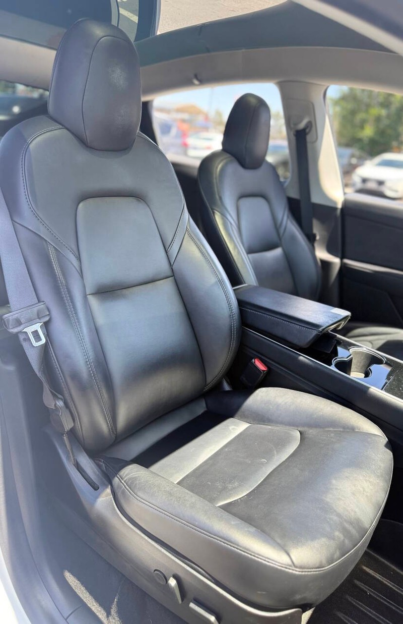 Tesla Model Y Vehicle Full-screen Gallery Image 14