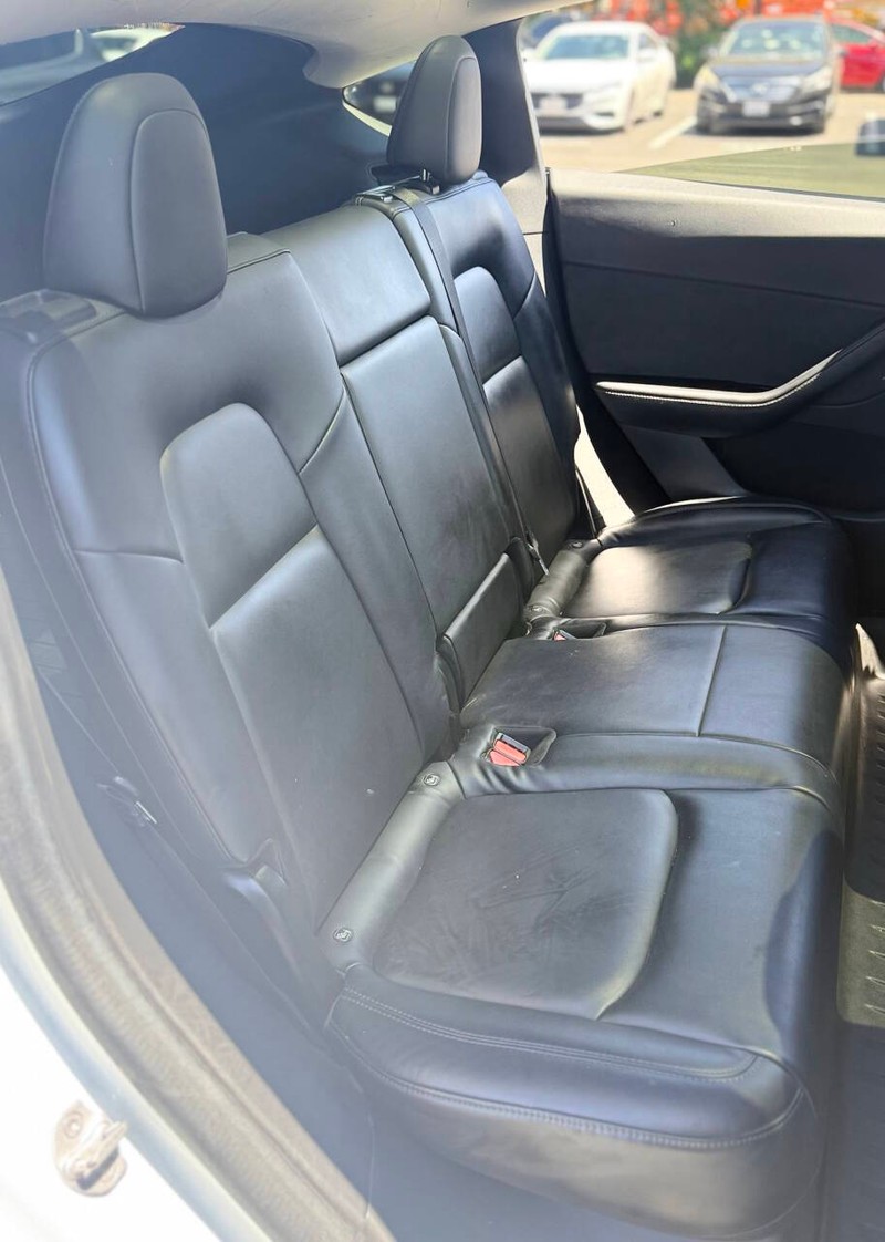 Tesla Model Y Vehicle Full-screen Gallery Image 15